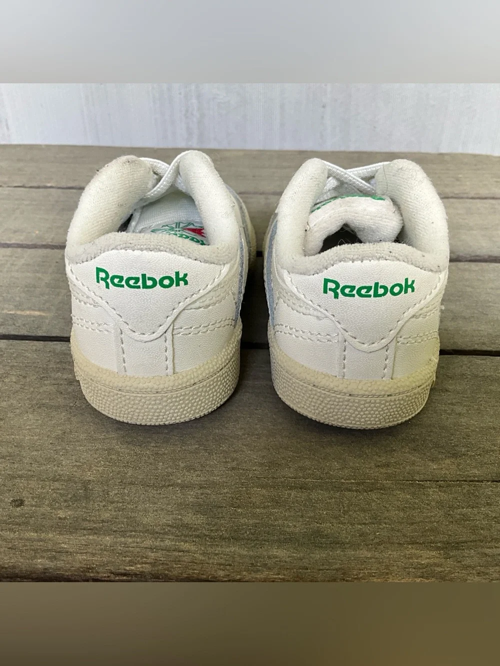 Reebok Baby Club C White Low-Top Leather Sneakers with Green Logo Sz 4